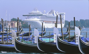 Paquebot de croisière à Venise.