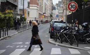 Une zone limitée à 30 km/h à Paris, en 2012.