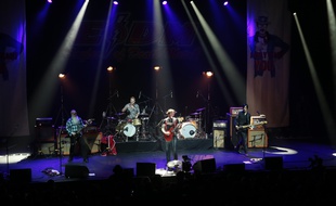 Le groupe Eagles of Death Metal a donné un concert à l'Olympia, trois mois après l'attentat du Bataclan, le 16 février 2016.