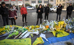 Des Nantais viennent rendre hommage au footballeur Emiliano Sala, mercredi 23 janvier 2019.