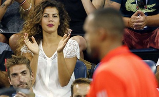 Jo-Wilfried tsonga (en flou), et madame (en fond), lors de l'US Open 2015.