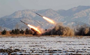 Des tirs de missiles - à courte portée - ont eu lieu en 2007 et 2008 souvent interprétés par les experts comme des bravades visant à accentuer la pression pour négocier en force.