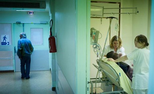 Les étrangers en situation irrégulière ne seront plus contraints de payer la franchise de 30 euros pour bénéficier de l'aide médicale de l'État (AME)