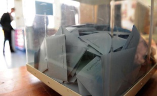 Urne dans un bureau de vote de Marseille