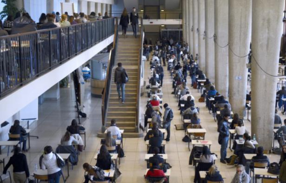 VIDEO. Attentat à Marseille Une minute de silence à la faculté de médecine où étudiait Mauranne VIDEO. Attentat à Marseille Une minute de silence à la faculté de médecine où étudiait Mauranne