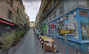 Les faits se sont déroulés à l'angle de la rue Moustier et de la rue d'Aubagne selon la Provence