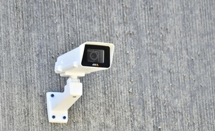 Caméra de vidéo surveillance. Image d'illustration.