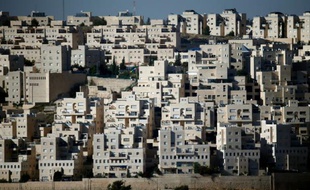 Une photo prise depuis Bethléem, en Cisjordanie, le 14 mai 2014 montre la colonie israélienne de Har Homa
