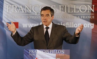 L'ancien Premier ministre François Fillon a estimé mercredi sur France Inter que Jean-Marc Ayrault envoyait un "message contradictoire" et "irresponsable" en déclarant que le traité budgétaire européen n'impliquait pas de contrainte au niveau de la dépense publique.