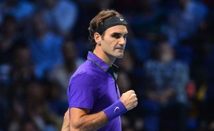 Roger Federer disputera sa huitième finale du Masters contre Novak Djokovic dans un choc au sommet entre les deux premiers du classement mondial, lundi à Londres.