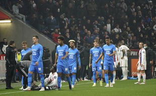 Les joueurs marseillais filent aux vestiaires du Parc OL, avant même 21 heures, ce dimanche, et ils n'en sortiront que pour prendre l'avion.