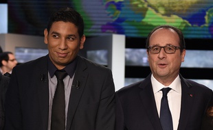 François Hollande pose à côté des quatre Français qui l'ont interrogé sur TF1 le 6 novembre 2014. A sa droite, Hassen Hammou.