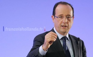 Le candidat PS à l'Elysée François Hollande entre à partir de cette semaine dans le vif de sa campagne, avec comme point d'orgue un premier grand meeting le 22 janvier au Bourget, à l'heure où Nicolas Sarkozy multiplie les déplacements pour ses voeux de Nouvel An.