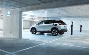 300 chevaux et quatre roues motrices pour le Peugeot 3008.