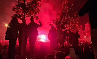 Les supporters du Losc fêtent le titre de champion de France de leur équipe à Lille.