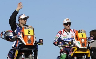 Les deux partenaires de l'équipe KTM, Marc Coma et Cyril Despres, ont dominé la concurrence lundi lors de la 2e étape du Dakar-2012, le Français concédant cependant encore 1 min 18 sec à l'Espagnol, à l'issue de la spéciale chronométrée de 295 km.