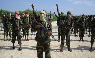 Le Kenya a annoncé vendredi avoir tué au moins 30 insurgés shebab, dont des dirigeants du mouvement islamiste, lors d'une frappe aérienne contre un camp d'entraînement en Somalie.