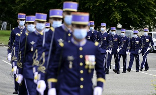 Des élèves de l'école militaire de Saint-Cyr Coëtquidan (Morbihan) défilent en octobre 2020.