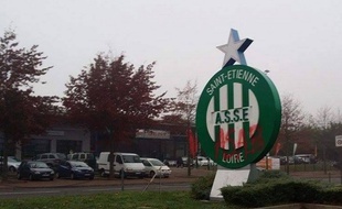 Le logo du club de Saint-Étienne a été tagué dans la nuit du jeudi 29 au vendredi 30 octobre 2015.