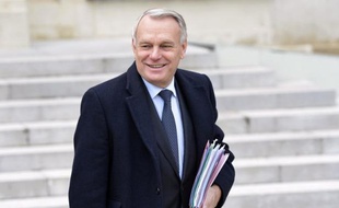 Jean-Marc Ayrault a affirmé que la sécurité des Français était "assurée" dans toutes les régions de France pour cette nuit de la Saint-Sylvestre, à l'issue d'une visite à la Préfecture de police de Paris lundi après-midi.