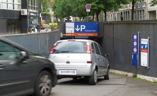 Entrée du parking du Nouveau-Siècle, au centreville de Lille