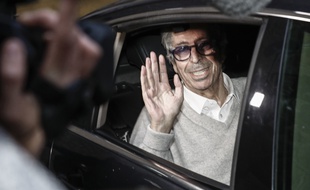 Paris, le 12 février 2020. Patrick Balkany photographié à la sortie de la prison de la Santé, où il était incarcéré depuis cinq mois.