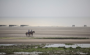 Surveillance sur les plages du littoral du Pas-de-Calais pour empêcher les traversées de migrants.