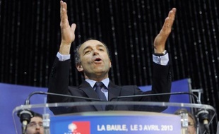 Jean-François Copé, président de l'UMP, a affirmé mercredi à Paris que le président François Hollande était "en train de devenir le chef d'un gang, le chef d'un clan", lors d'une convention de son parti sur le thème de "l'autorité".