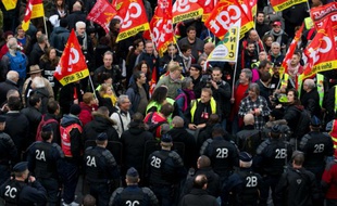 Manifestation de soutien à des salariés d'Air France poursuivis par la justice, le 2 décembre 2015 à Bobigny