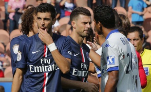 Brandao et Thiago Motta en pleine explication de texte, le 16 août 2014 au Parc des Princes.
