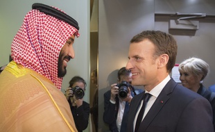 Emmanuel Macron s'est brièvement entretenu avec l prince héritier Mohammed ben Salmane, à Riyad, le 9 novembre 2017.