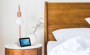 Le Smart Clock, un radio-réveil connecté nouvelle génération.