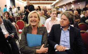Marine Le Pen, Gilbert Collard lors du premier colloque du club «Idées et Nation» à Paris, le 16 juin 2011.