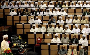Le Parlement du Soudan a décidé mercredi de suspendre les négociations avec le Soudan du Sud et de rappeler la délégation de Khartoum participant aux pourparlers à Addis Abeba, a rapporté la radio officielle soudanaise.