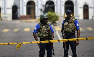 La police était toujours déployée près de l'église St. Anthony's à Colombo, au Sri Lanka, le 24 avril 2019.