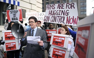Une manifestation anti-armes à Washington le 21 décembre 2012