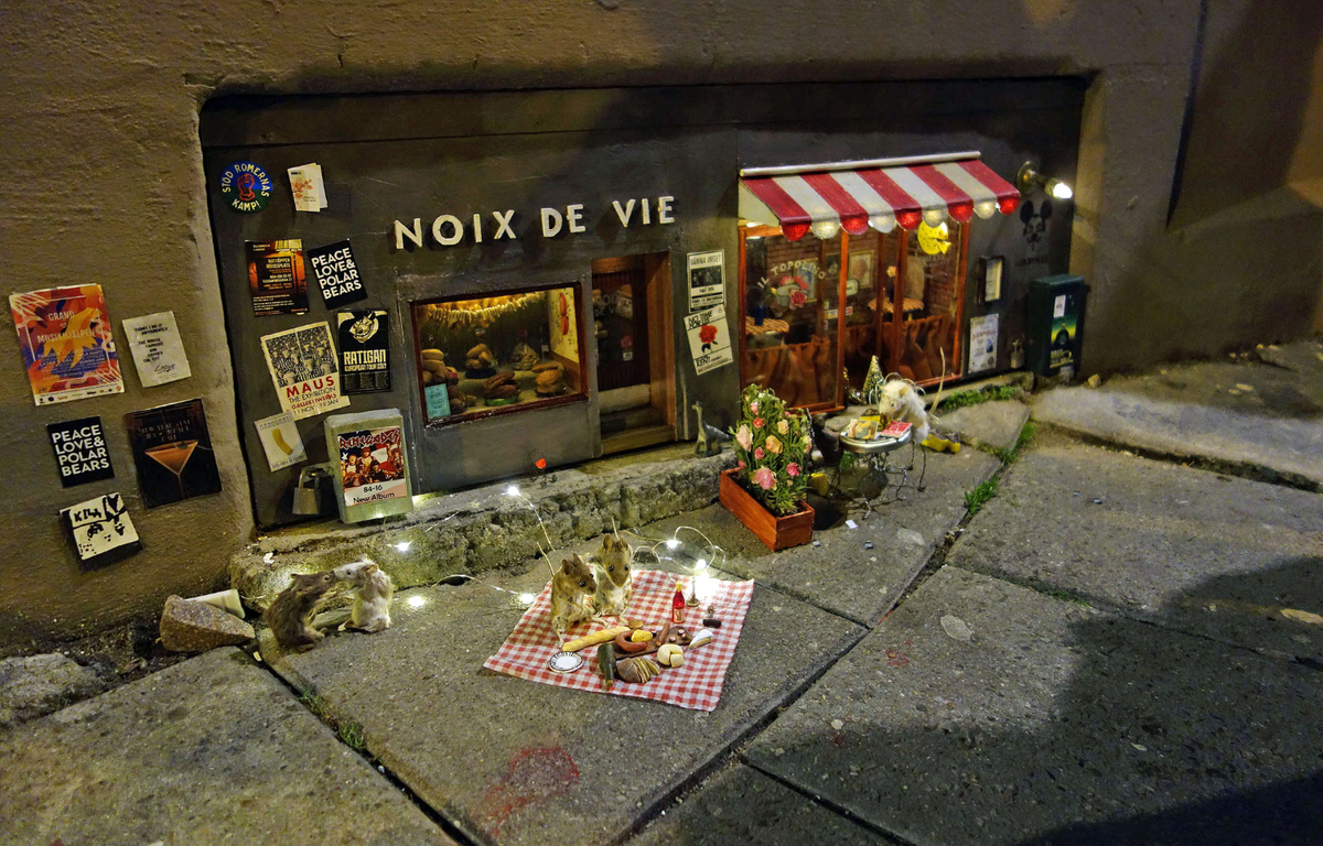 1200x768_cafe-miniature-installe-ville-m