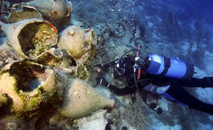Plus de quarante épaves ont été découvertes en deux ans au large de l'îlot de Fourni, en mer Egée (Grèce).
