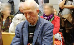 Le père Régis Peyrard, accusé d'agression sexuelle sur mineur, est jugé devant le tribunal correctionnel de Saint-Etienne (Loire).