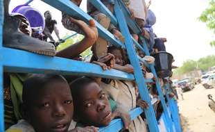 Des enfants évacués des îles nigériennes du lac Tchad sur une photo prise par le Programme alimentaire mondial, le 5 mai 2015.