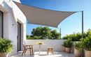 Besoin d’ombre sur la terrasse ? Ce voile triangulaire gris 3 m est à 24,99 € chez Botanic