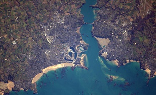 Saint-Malo et Dinard photographiés par l'astronaute français Thomas Pesquet en avril 2017.