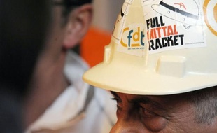 C'est à la déception des syndicats et à une direction d'ArcelorMittal muette sur une partie des engagements évoqués par le gouvernement que l'exécutif va faire face cette semaine, après la décision vendredi de faire confiance à l'aciériste plutôt que de nationaliser Florange.