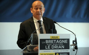 Le ministre de la Défense Jean-Yves Le Drian confirme le 16 octobre 2015 à Lorient (Morbihan) sa candidature à la présidence de la région Bretagne