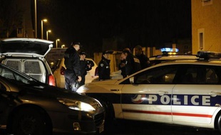 Un homme de 26 ans a été tué jeudi vers 21H50 par plusieurs balles de kalachnikov alors qu'il se trouvait dans sa voiture sur un parking du 8e arrondissement de Marseille, 24 heures après l'assassinat, selon un scénario similaire, du neveu d'un caïd décédé du trafic de drogue.