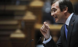 La politique d'austérité a permis au Portugal de gagner la confiance de ses bailleurs de fonds et des marchés financiers, a affirmé jeudi le Premier ministre portugais au Parlement, alors que la politique de rigueur est de plus en plus contestée.