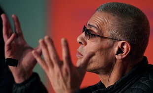 Le réalisateur Abdellatif Kechiche lors de la conférence de presse de «Mektoub My Love: Intermezzo», au Festival de Cannes, le 24 mai 2019.