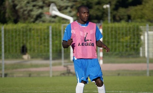 Mamadou Niang à l'entraînement avec Arles-Avignon.