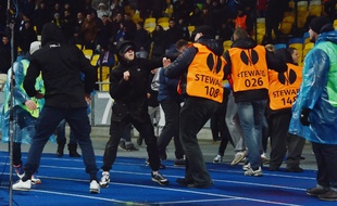 Des supporters de Kiev ont voulu en découdre avec ceux de Guingamp, lors du match retour de 16e de finale de Ligue Europa, le 26 février 2015.