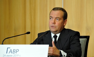 Le premier ministre russe Dmitri Medvedev, lors d'une visite en France le 24 juin 2019.
